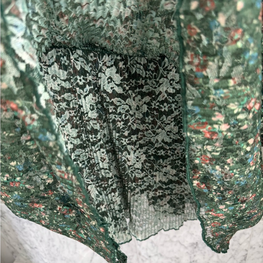 Floral Green Blouse - Picture 5 of 5